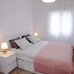 Rina Apartment- With Barbecue And Free Parking
