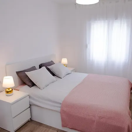 Rina Apartment- With Barbecue And Free Parking