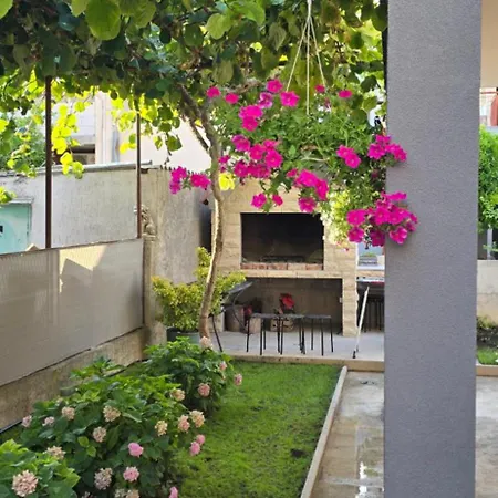 Apartment Rina Apartment- With Barbecue And Free Parking *