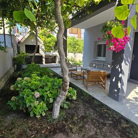 Rina Apartment- With Barbecue And Free Parking Apartment